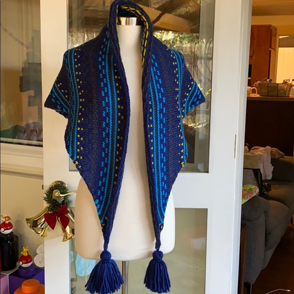 Echo Accessories - Echo Triangle Wrap Shawl with Tassles